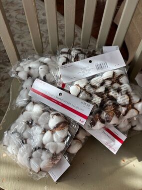 Ashland Cotton boll.  11 pkgs Stem Filler in White and Brown